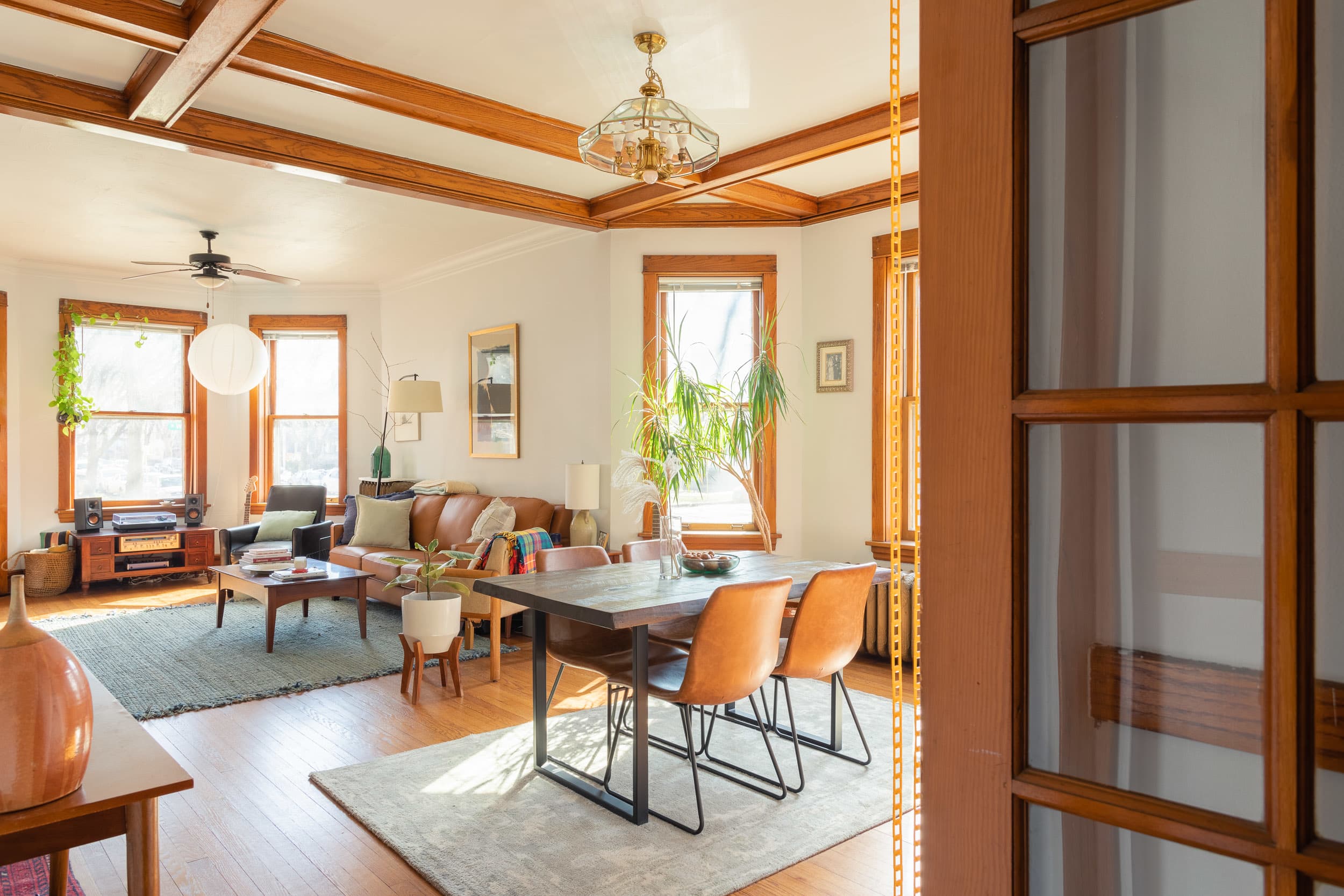 Bright Chicago Rental Apartment With Wood BuiltIns Apartment Therapy